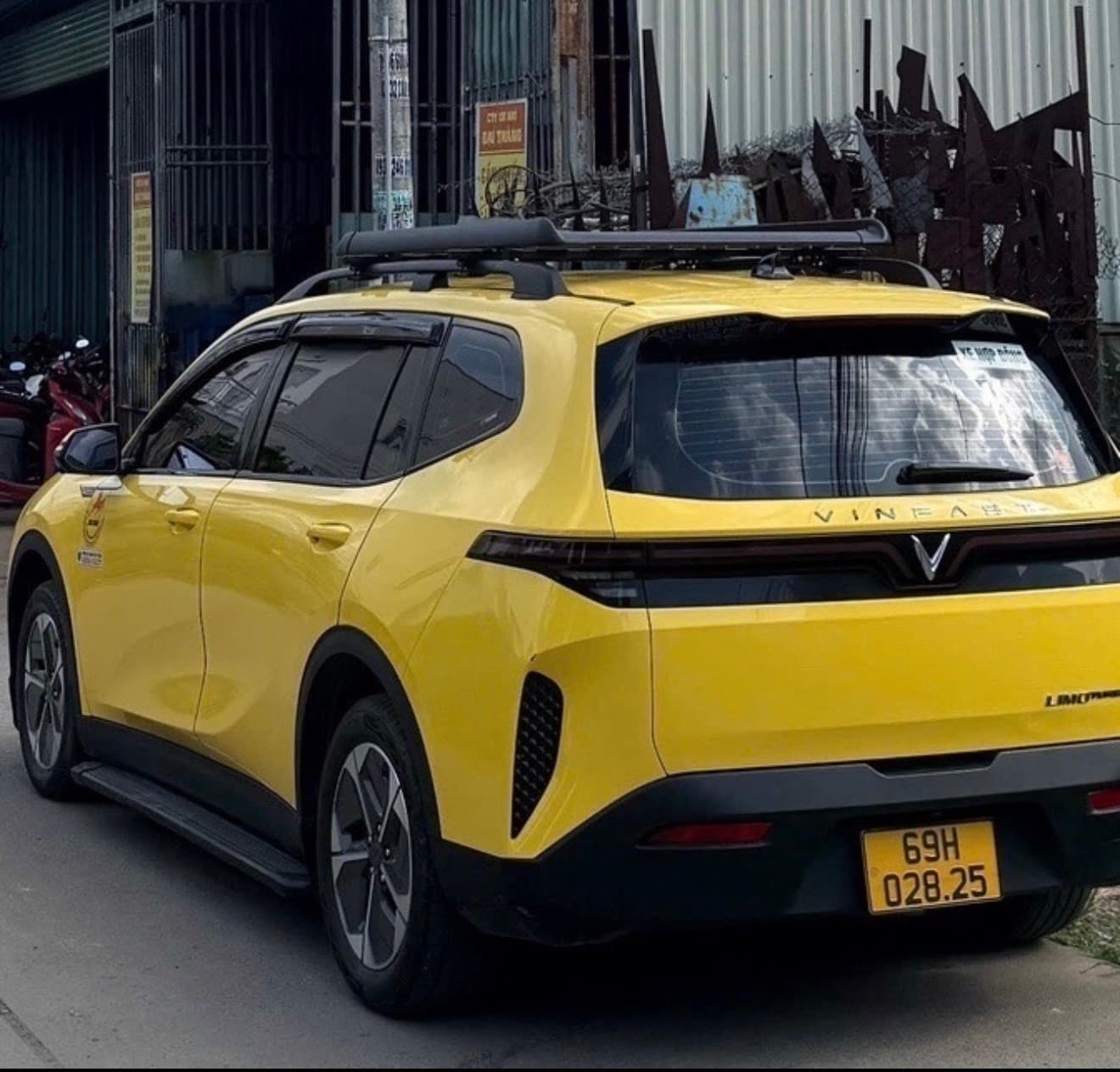 Xe VinFast Limo Green của bác tài Nguyễn Hoàng Công — ảnh 1